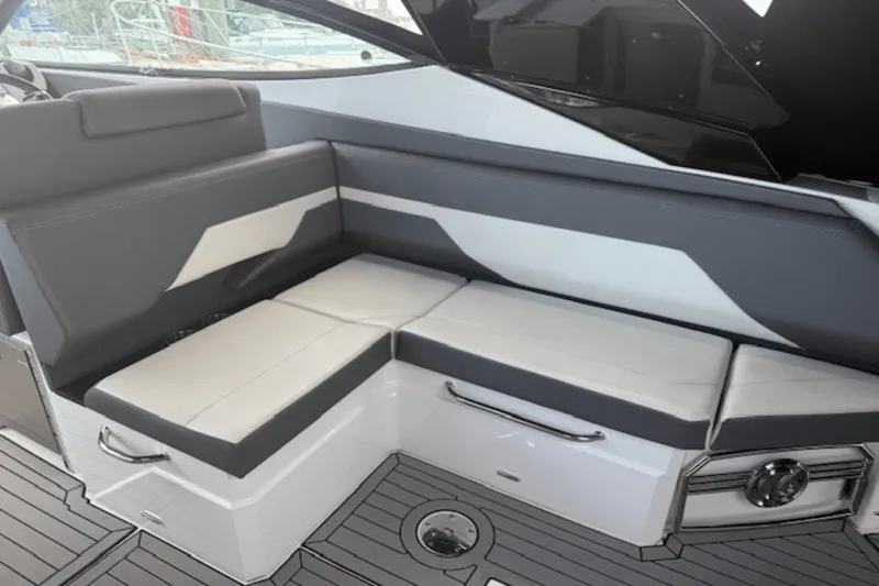 Slide: The Image of Cruisers 38 GLS 2020 - 5