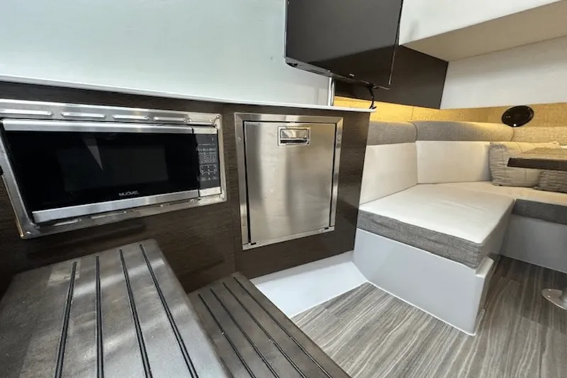 Slide: The Image of Cruisers Yachts 38 GLS 2020 - 10