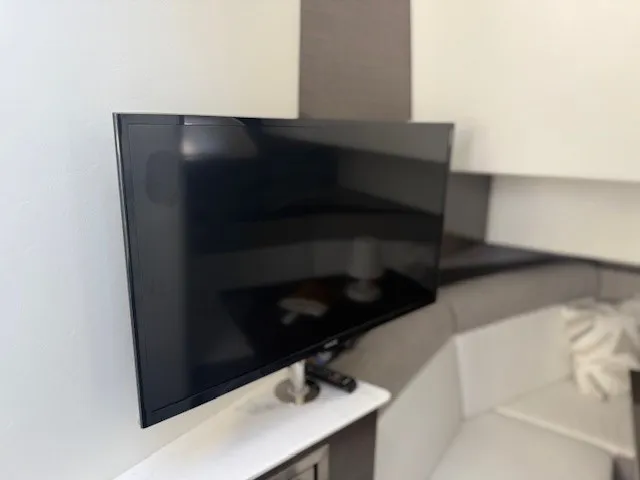 Slide: The Image of Cruisers Yachts 38 GLS 2020 - 19