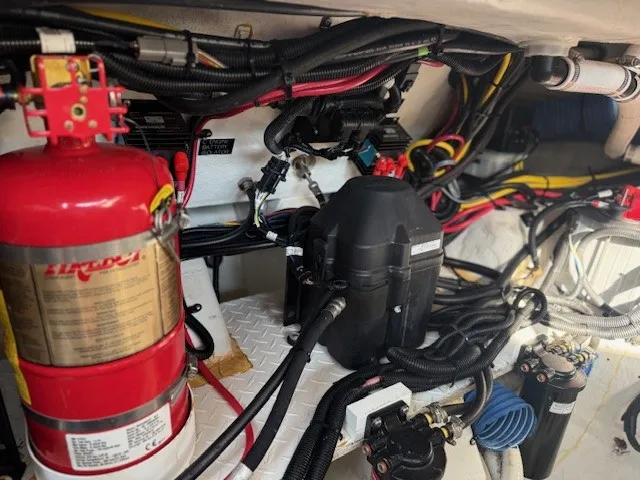 Slide: The Image of Cruisers Yachts 38 GLS 2020 - 26