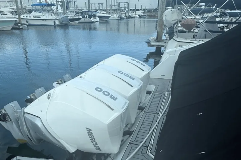 Slide: The Image of Cruisers Yachts 38 GLS 2020 - 3