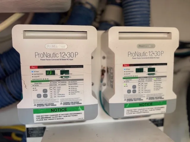 Slide: The Image of Cruisers Yachts 38 GLS 2020 - 30