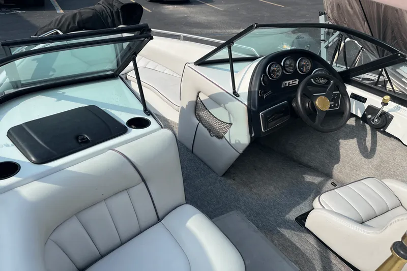 Slide: The Image of MB BOSS 210 MB 1997 - 8