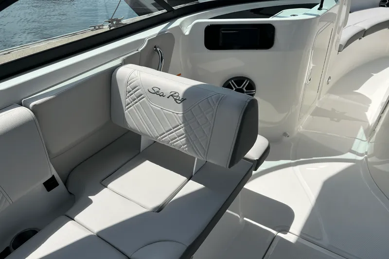 Slide: The Image of Sea Ray SDX 230 Outboard 2026 - 21