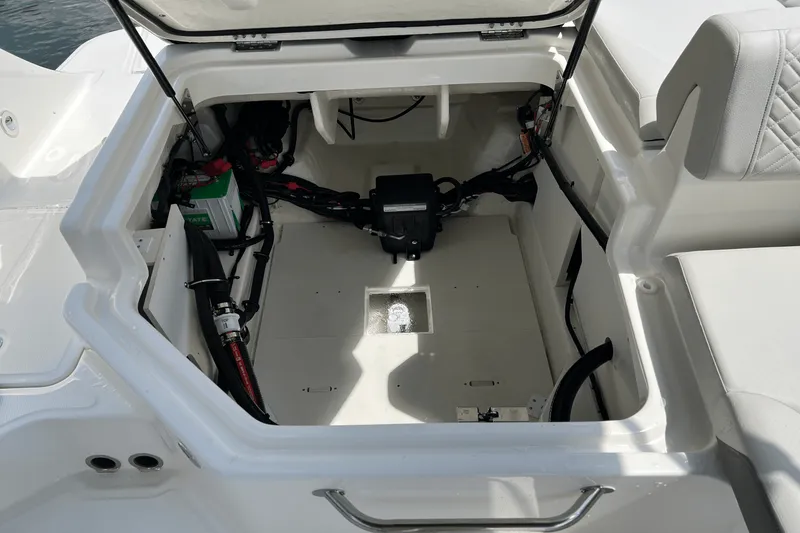 Slide: The Image of Sea Ray SDX 230 Outboard 2026 - 4