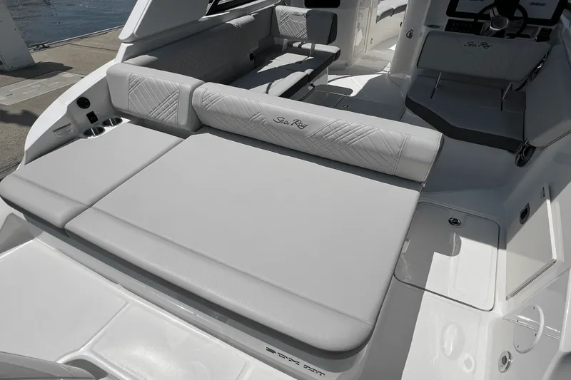 Slide: The Image of Sea Ray SDX 230 Outboard 2026 - 5