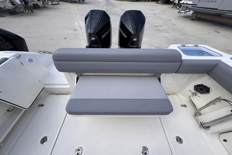 Slide: The Image of Boston Whaler 280 Outrage 2026 - 11