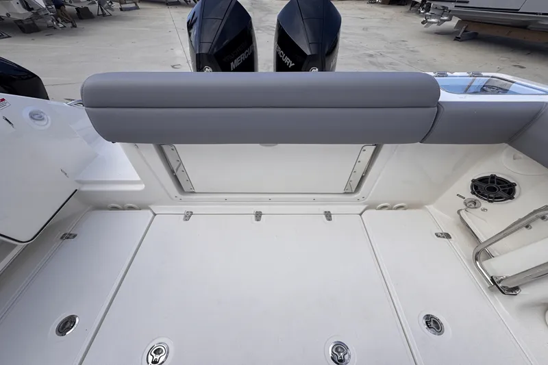 Slide: The Image of Boston Whaler 280 Outrage 2026 - 12