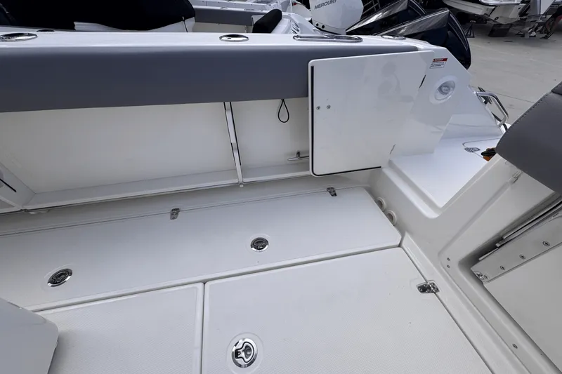 Slide: The Image of Boston Whaler 280 Outrage 2026 - 14