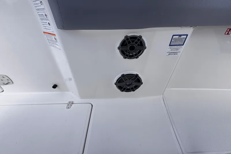 Slide: The Image of Boston Whaler 280 Outrage 2026 - 20