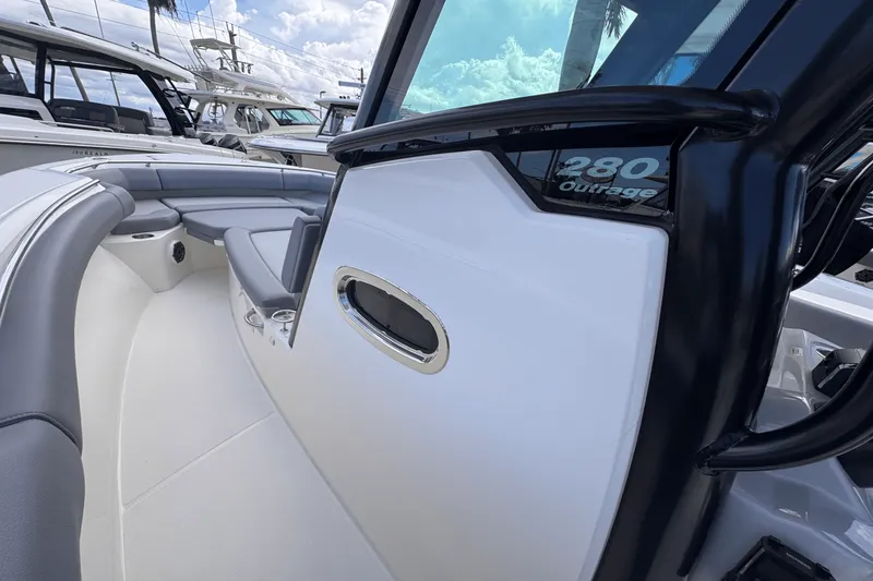 Slide: The Image of Boston Whaler 280 Outrage 2026 - 21