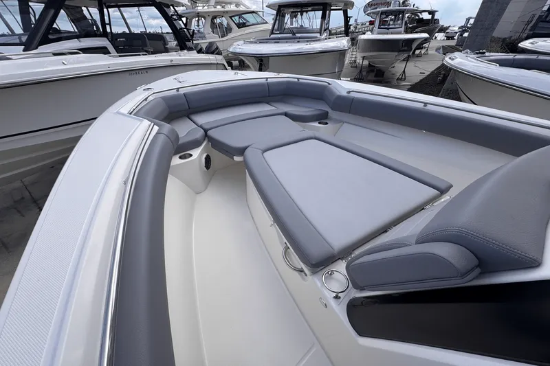 Slide: The Image of Boston Whaler 280 Outrage 2026 - 22