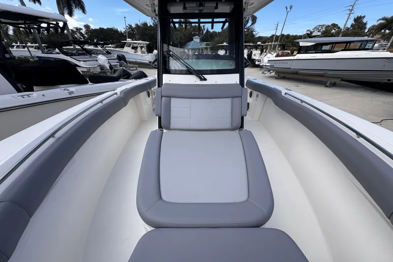 Slide: The Image of Boston Whaler 280 Outrage 2026 - 23