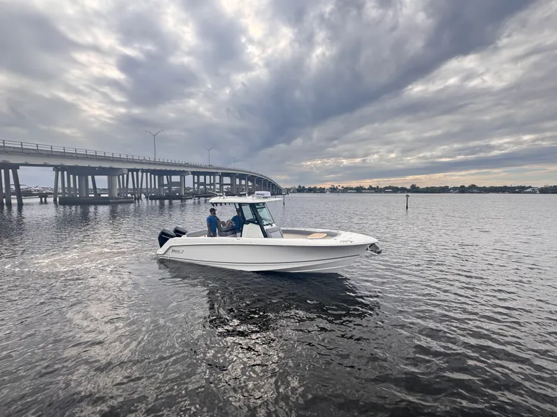 Slide: The Image of Boston Whaler 280 Outrage 2026 - 3