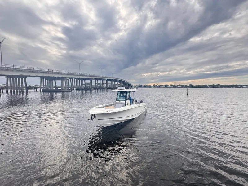Slide: The Image of Boston Whaler 280 Outrage 2026 - 5