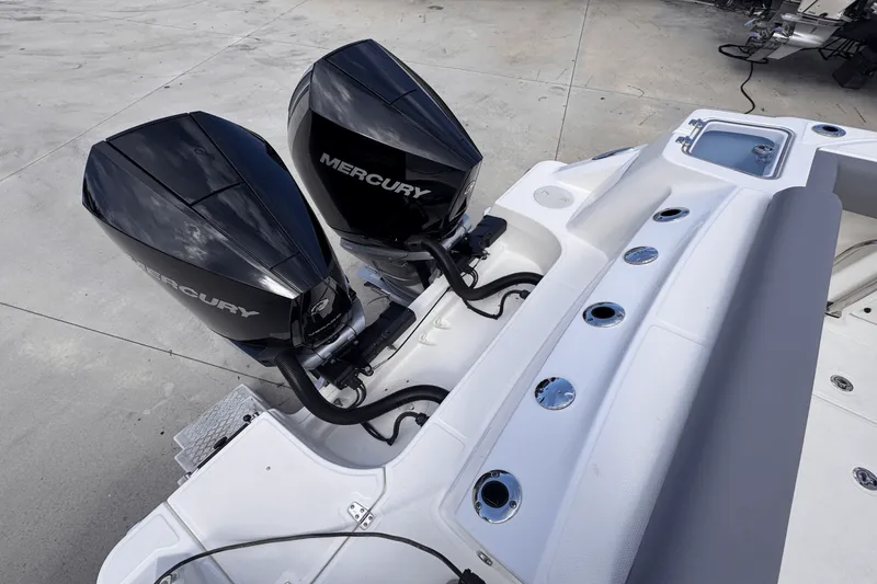 Slide: The Image of Boston Whaler 280 Outrage 2026 - 7