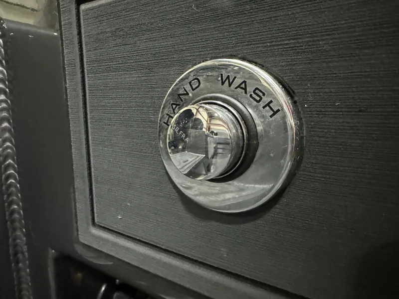 Slide: The Image of Knee hand wash - 23