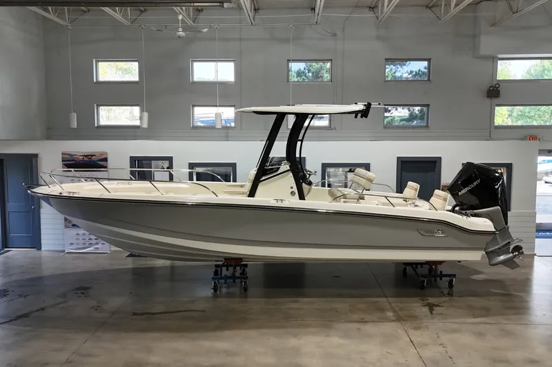 Slide: The Image of Boston Whaler 250 Dauntless 2026 - 1