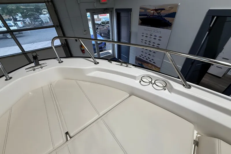 Slide: The Image of Boston Whaler 250 Dauntless 2026 - 23