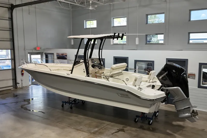 Slide: The Image of Boston Whaler 250 Dauntless 2026 - 3