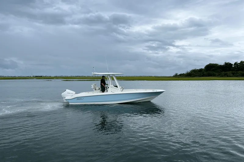 The Image of Boston Whaler 220 Dauntless 2026 - 0