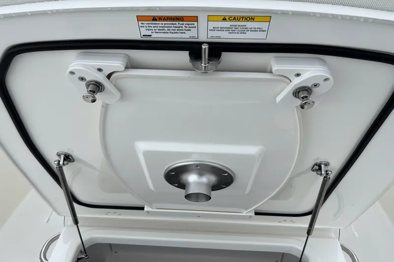 Slide: The Image of Boston Whaler 220 Dauntless 2026 - 22