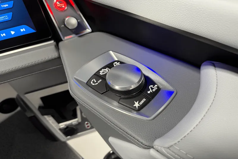 Slide: The Image of Mastercraft XT23 2026 - 84