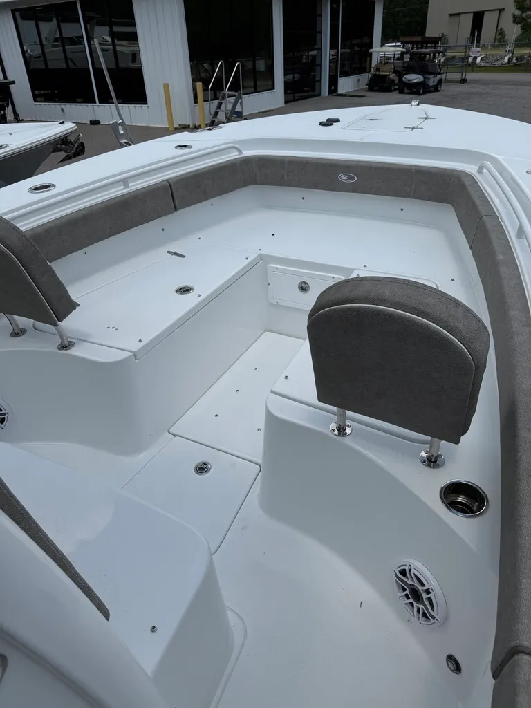 Slide: The Image of Sea Hunt Gamefish 27 FS 2026 - 13