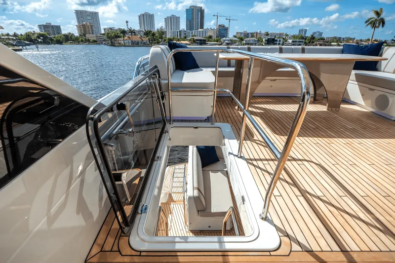 Slide: The Image of Galeon 640 FLY 2026 - 33