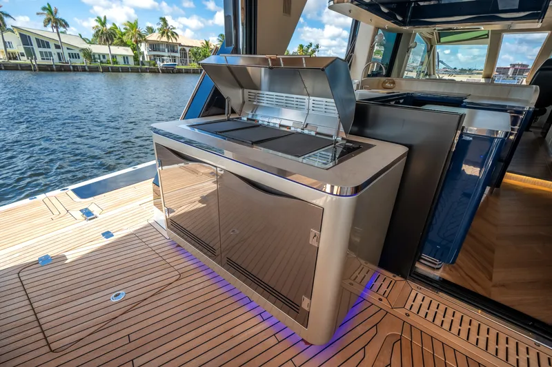 Slide: The Image of Galeon 640 FLY 2026 - 49