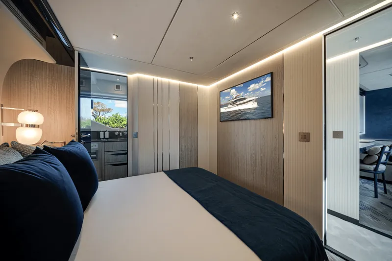 Slide: The Image of Galeon 640 FLY 2026 - 72