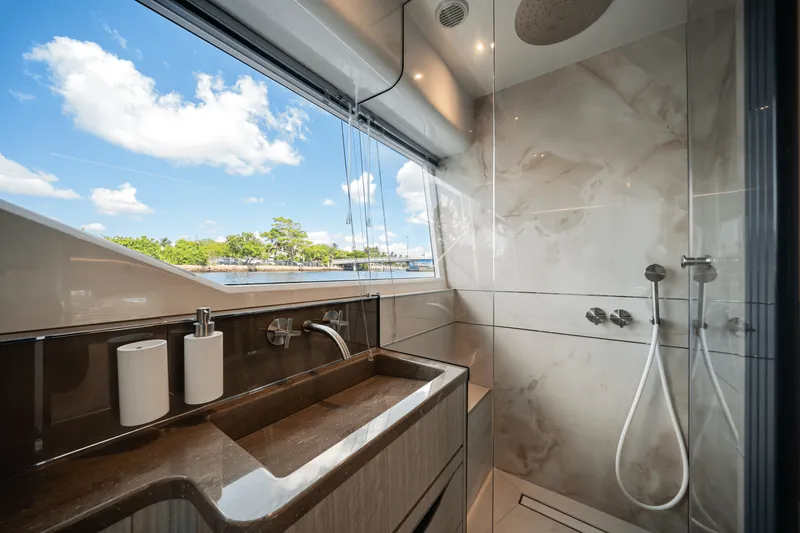 Slide: The Image of Galeon 640 FLY 2026 - 73