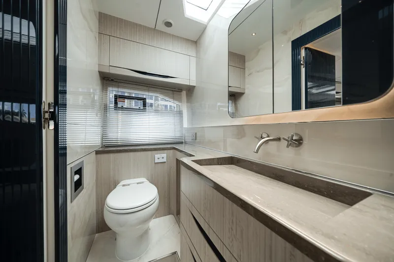 Slide: The Image of Galeon 640 FLY 2026 - 87