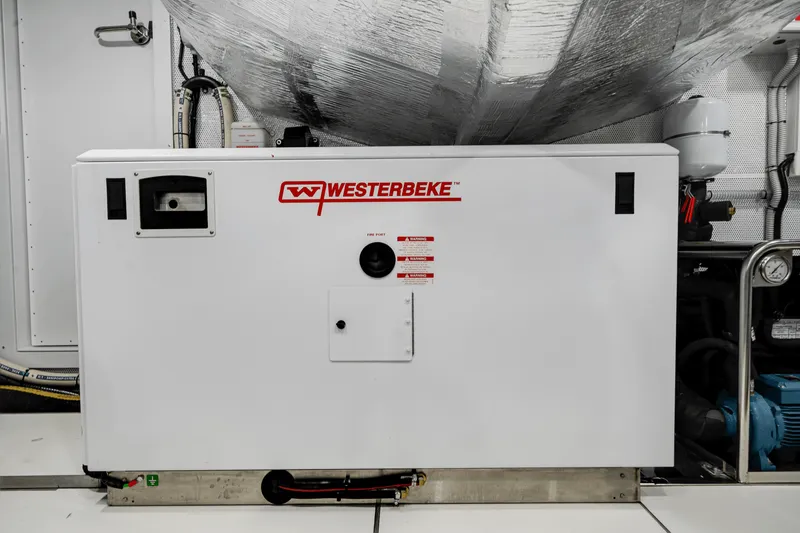 Slide: The Image of Galeon 640 FLY 2026 - 95