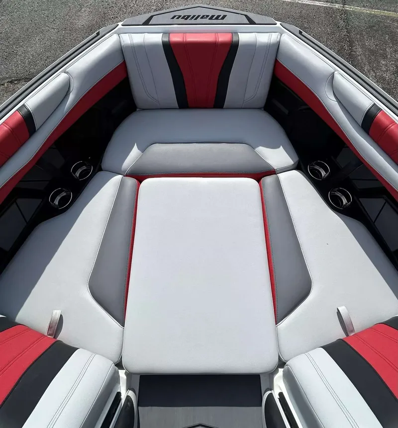 Slide: The Image of Malibu Wakesetter 22LSV 2026 - 11