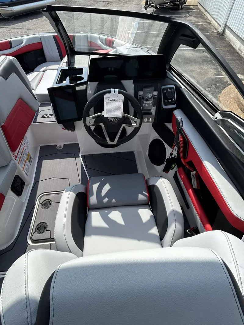 Slide: The Image of Malibu Wakesetter 22LSV 2026 - 12
