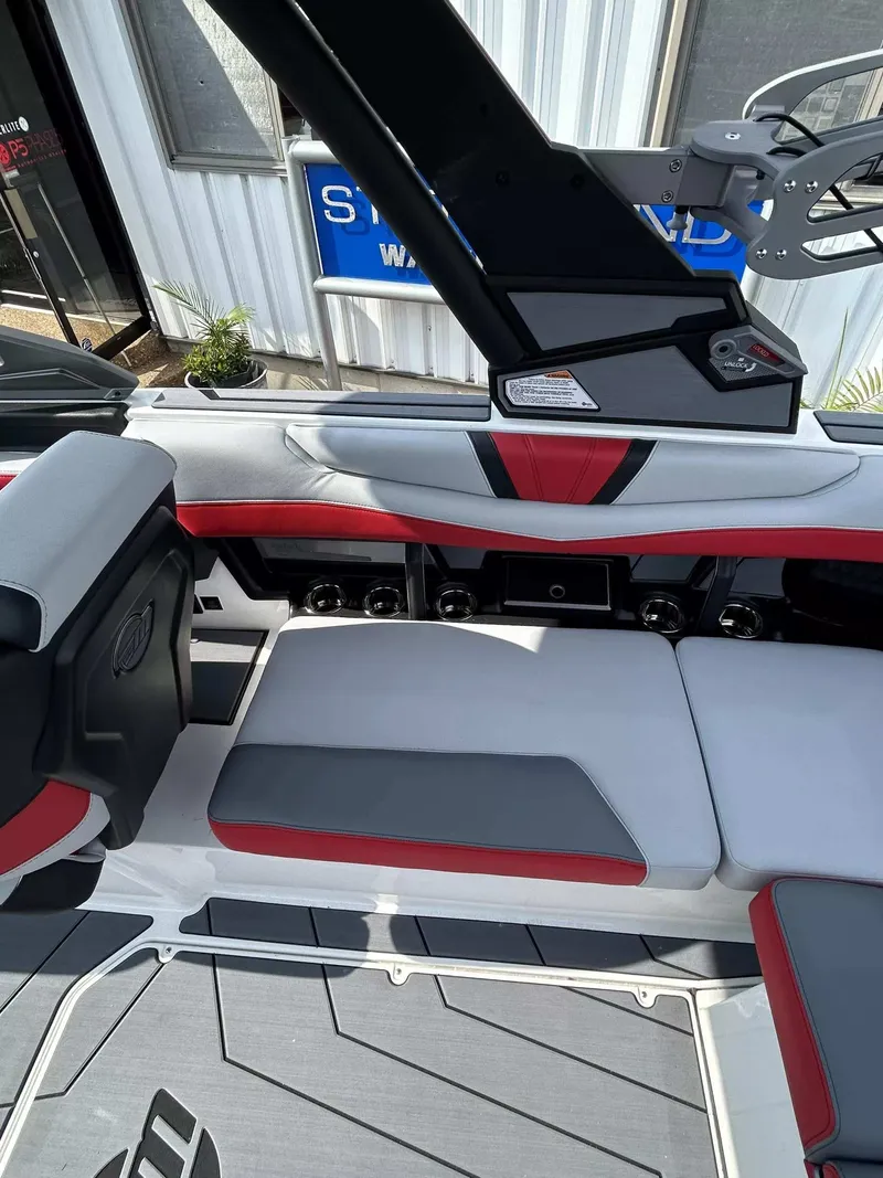 Slide: The Image of Malibu Wakesetter 22LSV 2026 - 13