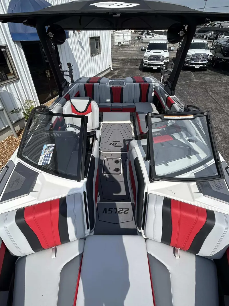 Slide: The Image of Malibu Wakesetter 22LSV 2026 - 17