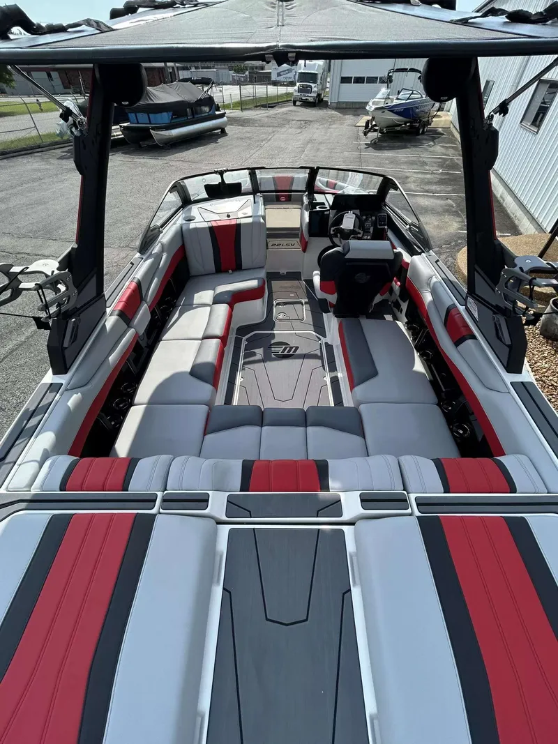 Slide: The Image of Malibu Wakesetter 22LSV 2026 - 19