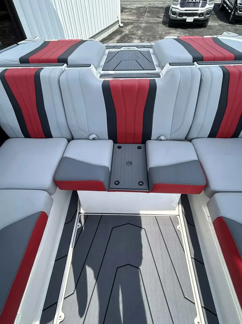 Slide: The Image of Malibu Wakesetter 22LSV 2026 - 20