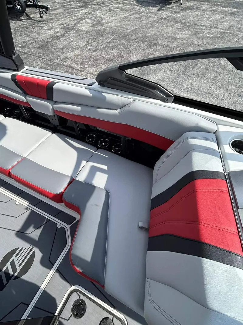 Slide: The Image of Malibu Wakesetter 22LSV 2026 - 6