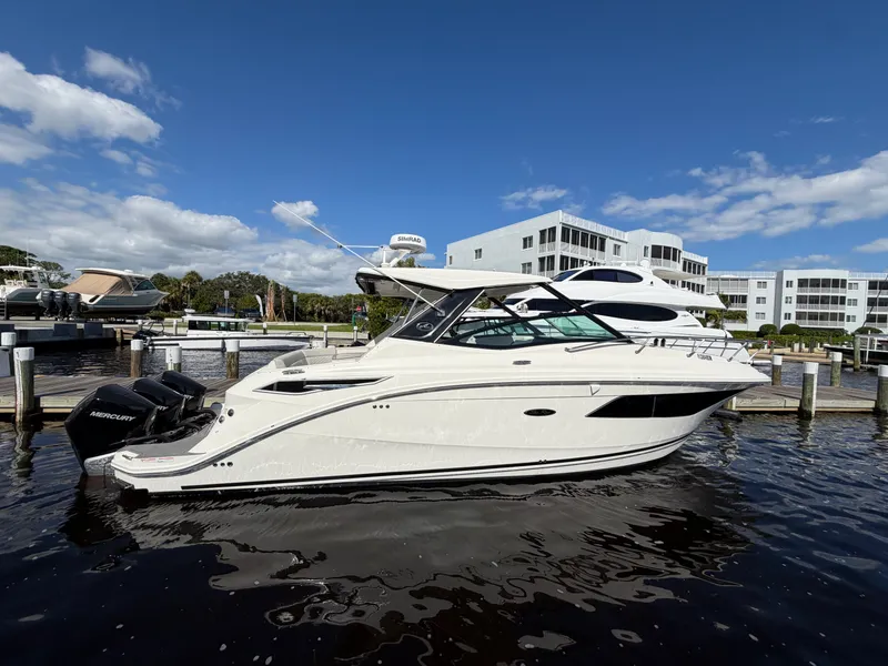 Slide: The Image of Sea Ray 320 DA-OB 2021 - 2