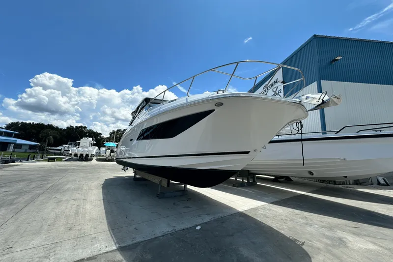 Slide: The Image of Sea Ray 320 DA-OB 2021 - 22