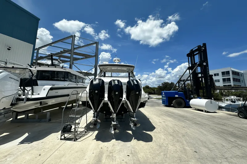 Slide: The Image of Sea Ray 320 DA-OB 2021 - 25