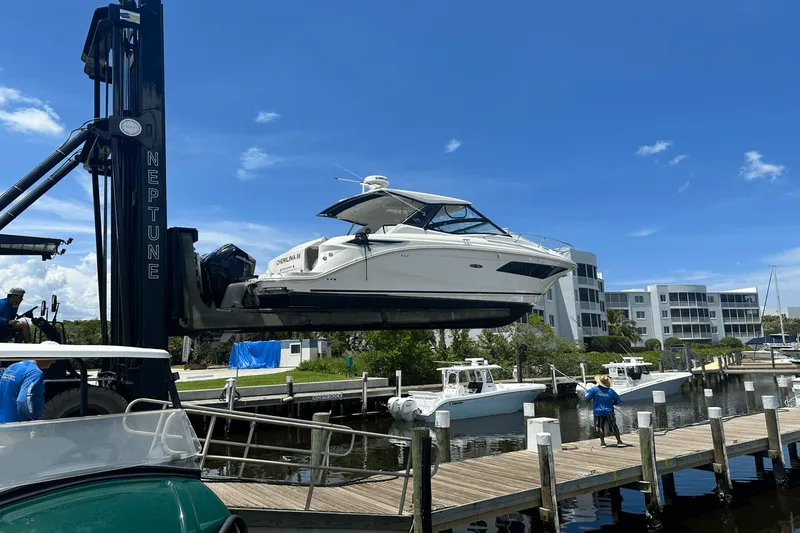 Slide: The Image of Sea Ray 320 DA-OB 2021 - 27