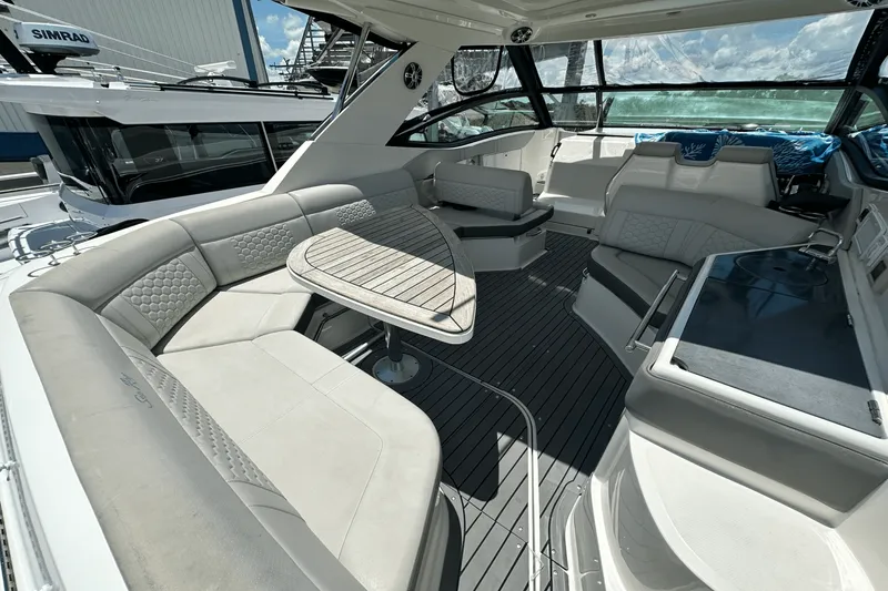 Slide: The Image of Sea Ray 320 DA-OB 2021 - 32