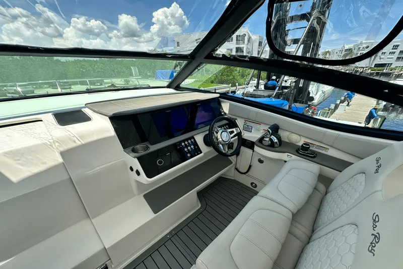 Slide: The Image of Sea Ray 320 DA-OB 2021 - 37