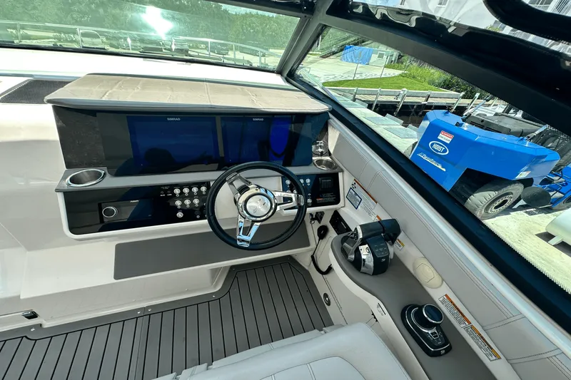 Slide: The Image of Sea Ray 320 DA-OB 2021 - 38