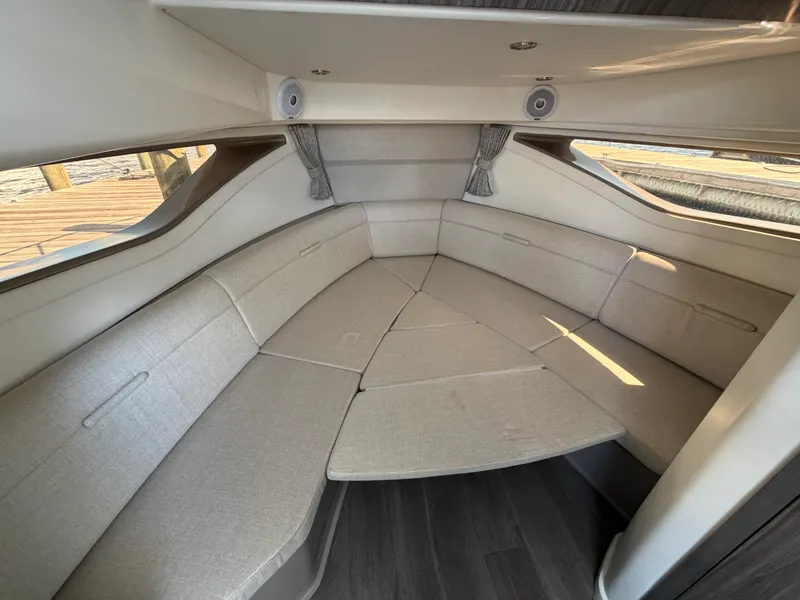 Slide: The Image of Sea Ray 320 DA-OB 2021 - 43