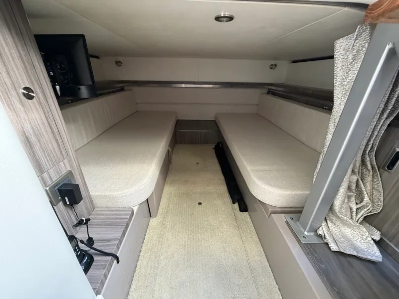 Slide: The Image of Sea Ray 320 DA-OB 2021 - 44